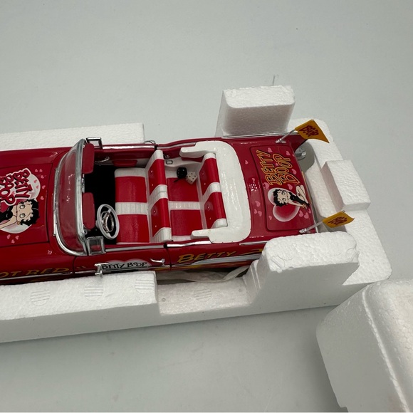 Betty Boop Hot Red Betty’s 57 Chevy Convertible Die-cast Danbury Mint - Picture 3 of 5